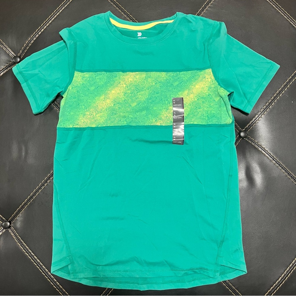 Boys Set of Three Tee Shirts All in Motion NWT - Picture 2 of 4